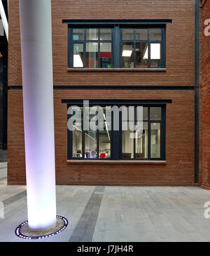 Vista interna in Atrium. La fabbrica di bolscevico, Mosca, Russia. Architetto: John Mcaslan e partner , 2016. Foto Stock