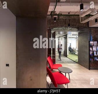 Vista interno in ufficio. La fabbrica di bolscevico, Mosca, Russia. Architetto: John Mcaslan e partner , 2016. Foto Stock