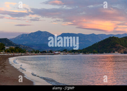 Spiaggia nel villaggio di Adrasan a sunrise. Provincia di Antalya. Turchia Foto Stock