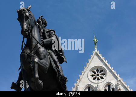 Ungheria, Budapest. Statua del conte Gyula Andrassy nei pressi del Palazzo del Parlamento Foto Stock