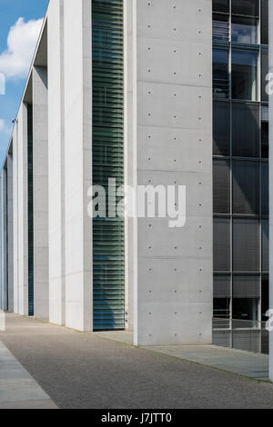 Berlino, Germania - 23 maggio 2017: Dettaglio di Paul-Loebe Haus, parte della cancelleria tedesca complesso edilizio al distretto governativo di Berlino, Germania Foto Stock