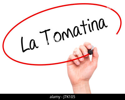 Man mano che scrive La Tomatina con pennarello nero su schermo visivo. Isolato su bianco. Business, tecnologia internet concetto. Foto Stock