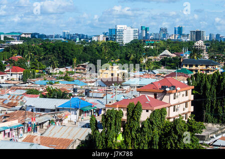 Vista aerea guardando a sud-est dal centro della città Namanga vicino a Oyster Bay, Dar es Salaam, Tanzania Foto Stock