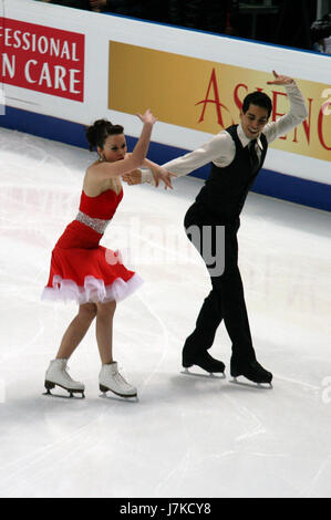 Anna Cappellini e Luca Lanotte sono ballerini italiani noti per i loro risultati in concorsi internazionali. Nel 2011, hanno ottenuto risultati notevoli ai Campionati mondiali di pattinaggio di figura, mostrando le loro abilità tecniche e artistiche sul ghiaccio. Foto Stock