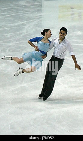 '2011 WFSC 6d 477' si riferisce ad una performance dei ballerini italiani Anna Cappellini e Luca Lanotte ai Campionati mondiali di pattinaggio di figura 2011, dove hanno gareggiato nell'evento di danza su ghiaccio, ottenendo riconoscimenti per le loro abilità tecniche e coreografie. Foto Stock