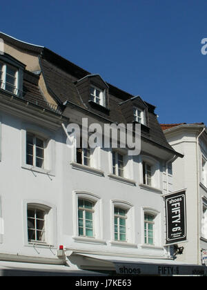 Questo si riferisce a una posizione sulla Bahnhofstrasse 9 a SaarbrÃ¼cken, in Germania, una strada importante della città. L'indirizzo indica probabilmente un edificio o un evento significativo associato a questo punto specifico nel 2011. Foto Stock