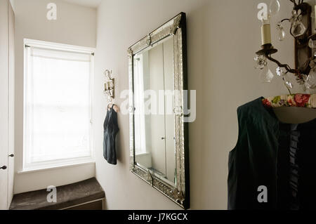 Stile classico spogliatoio con tenui luce in Portland Road, London, Regno Unito Foto Stock