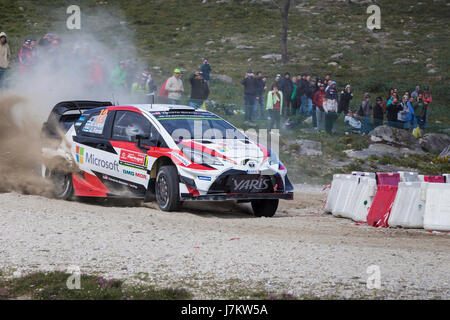 Viana do Castelo, Portogallo - 19 Maggio: Esapekka Lappi e Janne Ferm, sterzare la loro Toyota Yaris WRC in Caminha. Foto Stock