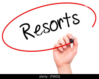 Man mano che scrive Resorts con pennarello nero su schermo visivo. Isolato su sfondo. Business, tecnologia internet concetto. Stock Photo Foto Stock