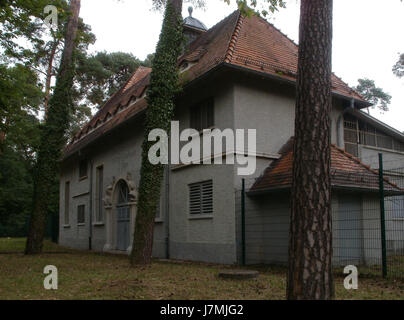 Il Wasserwerk Walldorf Sandhausen St Ilgen si riferisce a un impianto idrico situato nelle città di Walldorf, Sandhausen e St. Ilgen in Germania. Fornisce acqua alle comunità locali e svolge un ruolo fondamentale nelle infrastrutture regionali e nella gestione delle risorse. Foto Stock