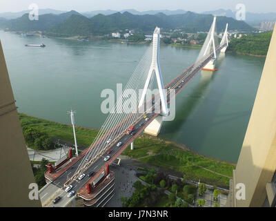 24 maggio 2017 - Yichang, Yichang, Cina - Yichang, Cina - 24 Maggio 2017: (solo uso editoriale. Cina) Yiling il Ponte sul Fiume Yangtze in Yichang, centrale cinese della provincia di Hubei, Maggio 24th, 2017. (Credito Immagine: © SIPA Asia via ZUMA filo) Foto Stock