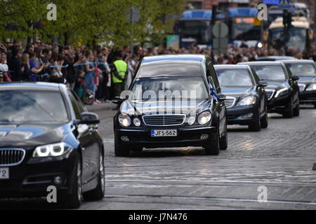 Helsinki, Finlandia. 25 Maggio, 2017. I funerali di stato e corteo di ex presidente della Repubblica di Finlandia Mauno Koivisto. Credito: Mikko Palonkorpi/Alamy Live News. Foto Stock