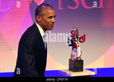 Baden-Baden, Germania. 25 Maggio, 2017. Ex presidente degli Stati Uniti Barack Obama del Deutscher Medienpreis 2016 (tedesco premio MEDIA 2016) premi al Kongresszentrum di Baden-Baden, Germania, 25 maggio 2017. Foto: Uli Deck/dpa/Alamy Live News Foto Stock