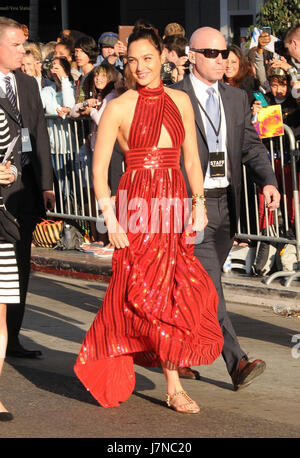 Hollywood, CA, Stati Uniti d'America. 25 Maggio, 2017. 25 Maggio 2017 - Hollywood, California - Gal Gadot. Premiere mondiale della Warner Bros Foto' ''Wonder Woman" tenutosi presso il Teatro Pantages a Hollywood. Photo credit: Birdie Thompson/AdMedia Credito: Birdie Thompson/AdMedia/ZUMA filo/Alamy Live News Foto Stock