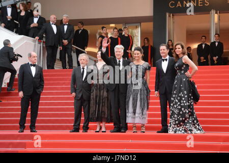 Cannes, Francia. 25 Maggio, 2017. Emily Stofle, David Lynch, Kyle MacLachlan e Desiree Gruber frequentare il 'Twin Peaks" screening durante il settantesimo annuale di Cannes Film Festival presso il Palais des Festivals Maggio 25, 2017 a Cannes, Francia. Credito: Federico Injimbert/ZUMA filo/Alamy Live News Foto Stock