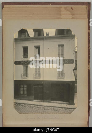 Questo album, attribuito ad Alphonse Bertillon, presenta fotografie della scena del crimine di Parigi, che mostrano i primi sviluppi della fotografia forense. Bertillon, noto per i suoi contributi all'identificazione criminale, usò la fotografia come strumento per documentare le scene del crimine alla fine del XIX secolo. Foto Stock