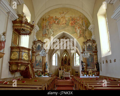 Questa immagine cattura la chiesa parrocchiale di Altmelon di San Giacomo il 5 maggio 2012. Situata in Austria, la chiesa è conosciuta per la sua architettura storica e il suo ruolo nella comunità locale. Foto Stock