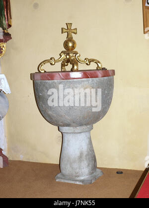 La chiesa parrocchiale di San Martino si trova in una regione storica ed è nota per il suo ruolo significativo nella vita religiosa e culturale della zona. La chiesa risale a secoli fa e conserva un valore storico. Foto Stock