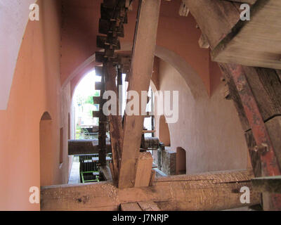 Oberes Wasserwerk si riferisce a un impianto idrico progettato per fornire acqua pulita alle comunità locali. La struttura è una parte fondamentale del sistema di approvvigionamento idrico ed è fondamentale per garantire l'accesso all'acqua potabile nella regione. Foto Stock