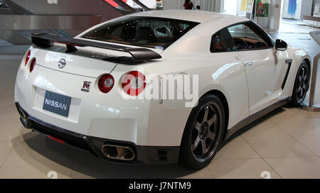 La Nissan GT-R Egoist 2012 è un'auto sportiva ad alte prestazioni, nota per la sua ingegneria avanzata e il design elegante. La vista posteriore mette in risalto la forma sportiva e aerodinamica della vettura, caratteristica chiave della sua eccellenza ingegneristica. Foto Stock
