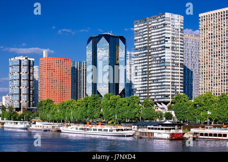 Edifici lungo front de Seine a Parigi Foto Stock