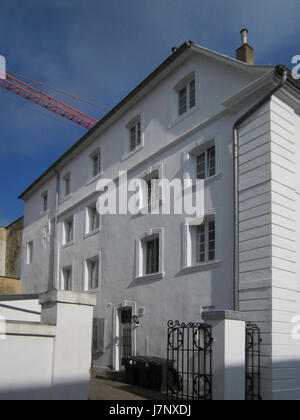 La foto cattura St. Johanner Markt, situato a SaarbrÃ¼cken, Germania, il 14 settembre 2012. L'immagine mette in risalto l'atmosfera vivace del mercato e i dettagli architettonici della zona, conosciuta per la sua vivace scena culturale e i monumenti storici. Il mercato rimane un importante centro culturale a SaarbrÃ¼cken. Foto Stock