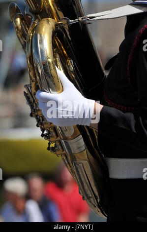 Motore motore di comando avvisatore acustico musicista di strumento a fiato tuba misura metodo dello strumento Foto Stock