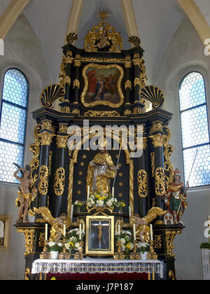 Questa data si riferisce a una vista fotografica o architettonica della Windhag Pfarrkirche St. Nicholas (hl. Nikolaus), una chiesa parrocchiale situata in Austria. L'immagine probabilmente cattura le sue caratteristiche storiche e architettoniche. Foto Stock