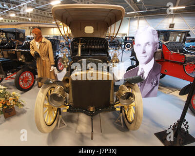 La Ford Model B del 1904 è una delle prime automobili prodotte dalla Ford Motor Company, che rappresenta l'inizio dei veicoli prodotti in serie all'inizio del XX secolo. Quest'auto è un pezzo significativo nella storia dell'automobile. Foto Stock