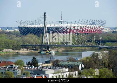 Lo stadio nazionale (Stadion Narodowy) e Ponte Swietokrzyski (la maggior parte Swietokrzyski) a Varsavia in Polonia © Wojciech Strozyk / Alamy Stock Photo Foto Stock