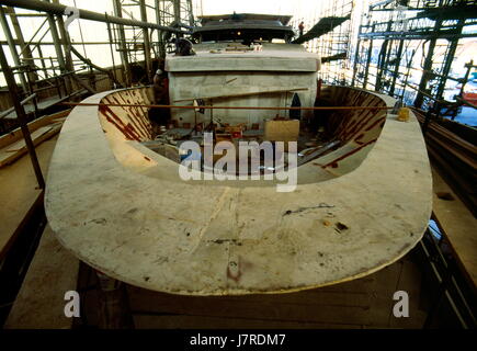 AJAXNETPHOTO. VIAREGGIO, Italia. - Costruzione di superyacht - UNA GRANDE luxury motor yacht in costruzione presso il cantiere Benetti. Foto:JONATHAN EASTLAND/AJAX REF:042604 3 Foto Stock