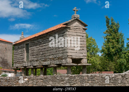 Galiziana tradizionale Horreo (granaio), Vimianzo, La Coruna provincia, regione della Galizia, Spagna, Europa Foto Stock