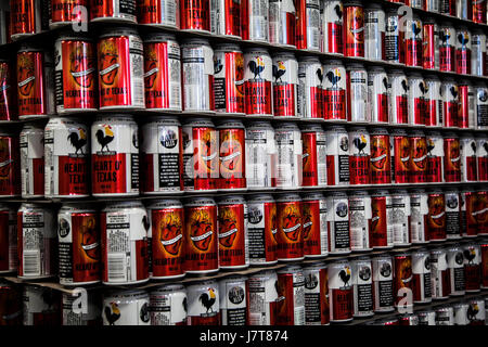 Di barili in fabbrica di birra Foto Stock