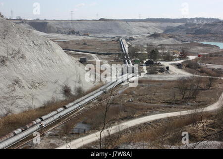 Materiali di costruzione di opere di cemento cemento pit materiale da costruzione marl attenzione Foto Stock