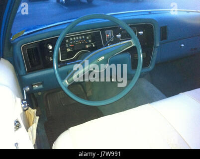 1976 AMC Pacer DL coupe blu bianco 2014 AMO NC 13 Foto Stock