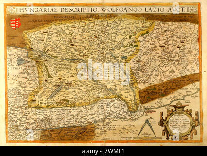 La mappa del 1580 di Abraham Ortelius "Hungariae Descriptio" illustra l'Ungheria con notevole precisione per il suo tempo. La mappa è stata prodotta ad Anversa da Plantin e presenta lo stile cartografico di Ortelius, uno dei pionieri della cartografia moderna. Foto Stock