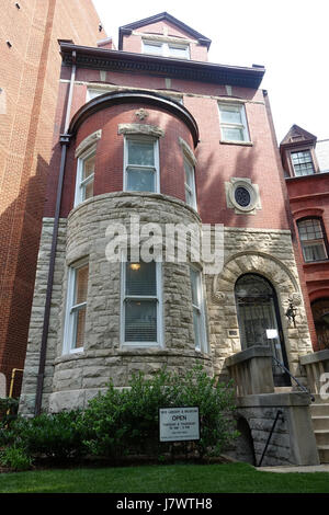 La Library and Museum of the National Society of the United States Daughters of 1812 del 1812 contiene manufatti storici e documenti relativi alla guerra del 1812. Questa collezione fornisce preziose informazioni sul periodo, preservando la storia e i contributi di coloro che sono coinvolti nella guerra. Foto Stock