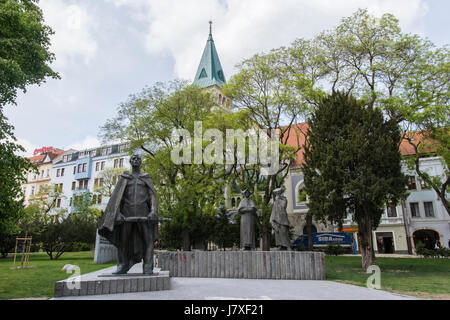 Sculture in Rivolta Nazionale Slovacca quadrato (Námestie Slovenského národného povstania) Foto Stock