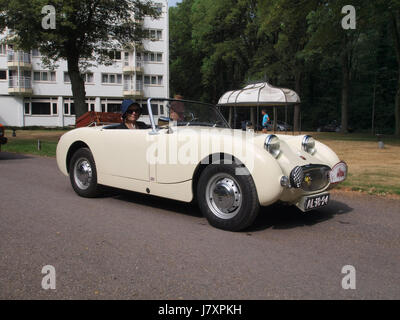 L'Austin Healey Sprite Mk i del 1959, noto anche come "Bugeye" Sprite, è una roadster britannica a due posti. È rinomata per il suo design distintivo, le dimensioni compatte e la convenienza, che la rendono una scelta popolare tra gli appassionati di auto. Foto Stock