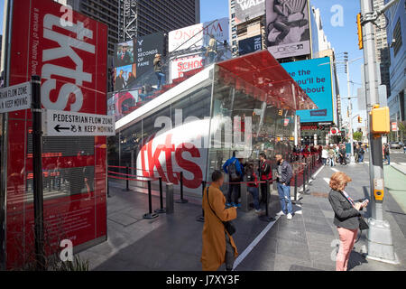 Tkts cut Prezzo biglietto mostra l'uscita times square a New York City USA Foto Stock