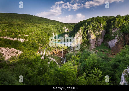 Vista aerea su cascate del Parco Nazionale di Plitvice, Donja jezera, Croazia Foto Stock