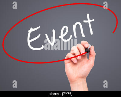 Man mano la scrittura dell'evento con il pennarello nero su schermo visivo. Isolato su grigio. Business, tecnologia internet concetto. Immagine di stock Foto Stock