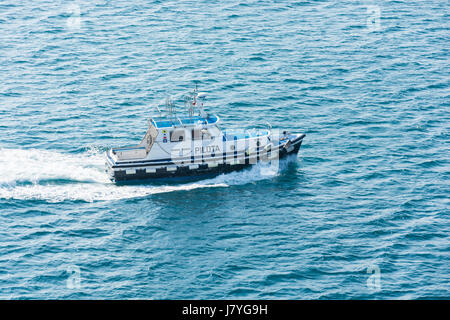 Abstract e guida concettuale. Un pilota di barca in mare. Un pilota di barca è un tipo di imbarcazione utilizzata per il trasporto dei piloti marittimi tra la terra e la inbound o unità organizzativa Foto Stock