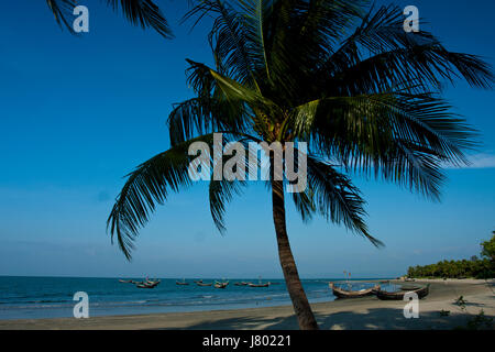 Il Saint Martin's Island, localmente noto come Narikel Jinjira, è la sola isola di corallo e una delle più famose località turistiche del Bangladesh. Teknaf, Foto Stock