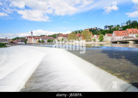 Lechwehr (Lech weir) presso il fiume Lech, centro storico, Landsberg am Lech, Schwaben, Svevia, Baviera, Baviera, Germania Foto Stock