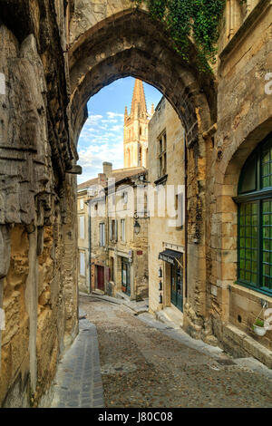 Francia, Gironde, Saint Emilion, classificato come patrimonio mondiale dall UNESCO, Cadene street Foto Stock