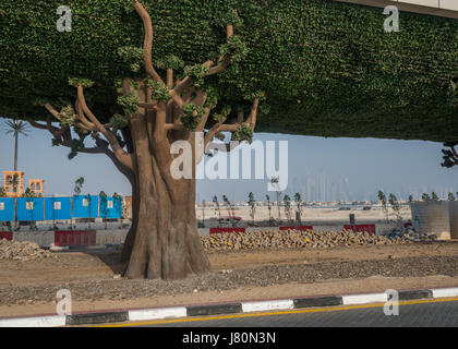 Veicolo cavalcavia in Palm Jumeirah a Dubai, Emirati Arabi Uniti Foto Stock