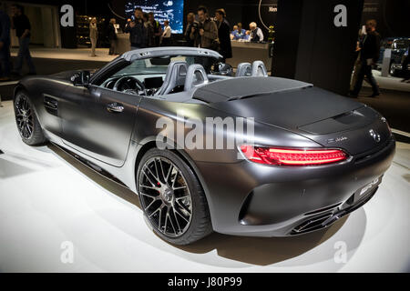 ESSEN, Germania - 6 Aprile 2017: Nuova 2017 Mercedes Benz AMG GT 50 Edition auto sportiva alla Techno Classica Essen Car Show. Foto Stock