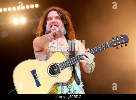 Fairport Cropredy della convenzione, Banbury, 11 agosto 2016, UK, hippy di Joe Hymas con band americana Hayseed Dixie al Festival di Cropredy Foto Stock