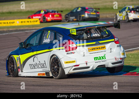 BTCC conducente Stephen Jelley concorrenti a Thruxton circuito, Hampshire, domenica 7 maggio 2017. Foto Stock